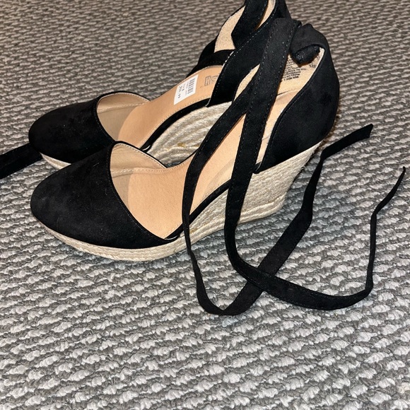 Never worn before black wedges - Picture 1 of 3